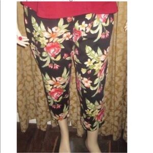NWOT Floral crop pants